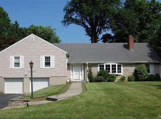 6 Oakstwain Rd, Scarsdale, NY 10583