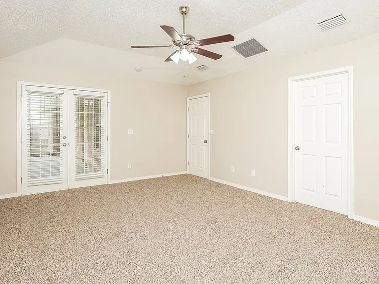 3209 Silverado Cir — Photo 9