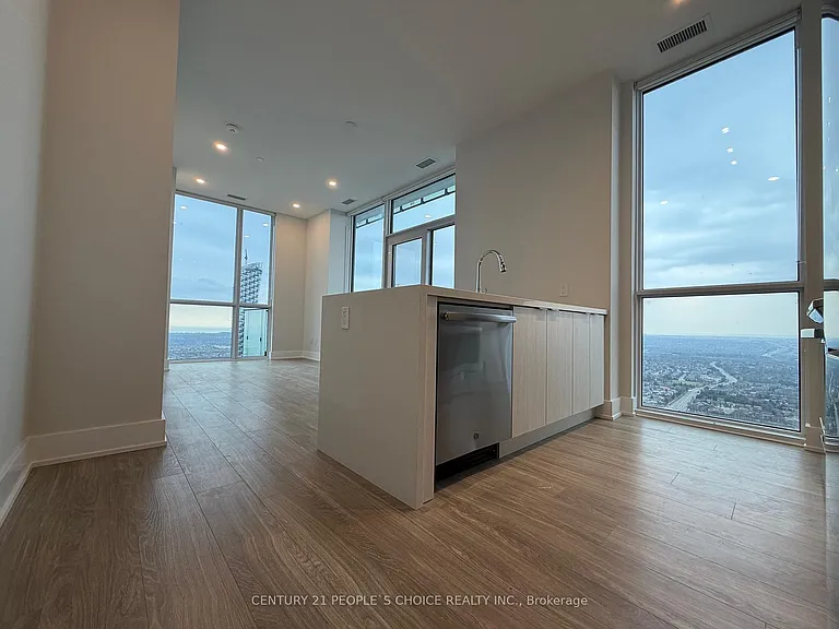 430 Square One Dr #Penthouse 05-05 — Photo 3