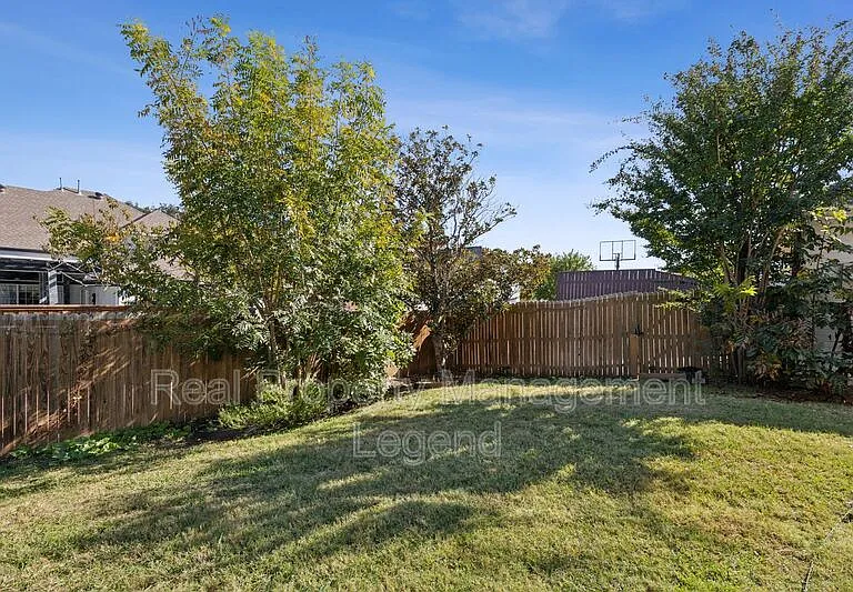 8012 Greenwood Dr — Photo 26