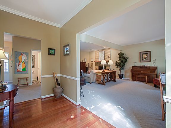 5th image of 319 Claymont Cove Ct