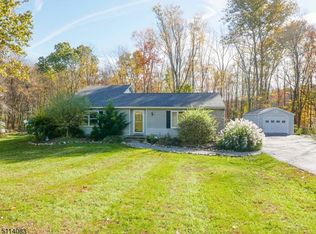 38 Countryside Rd, Columbia, NJ 07832