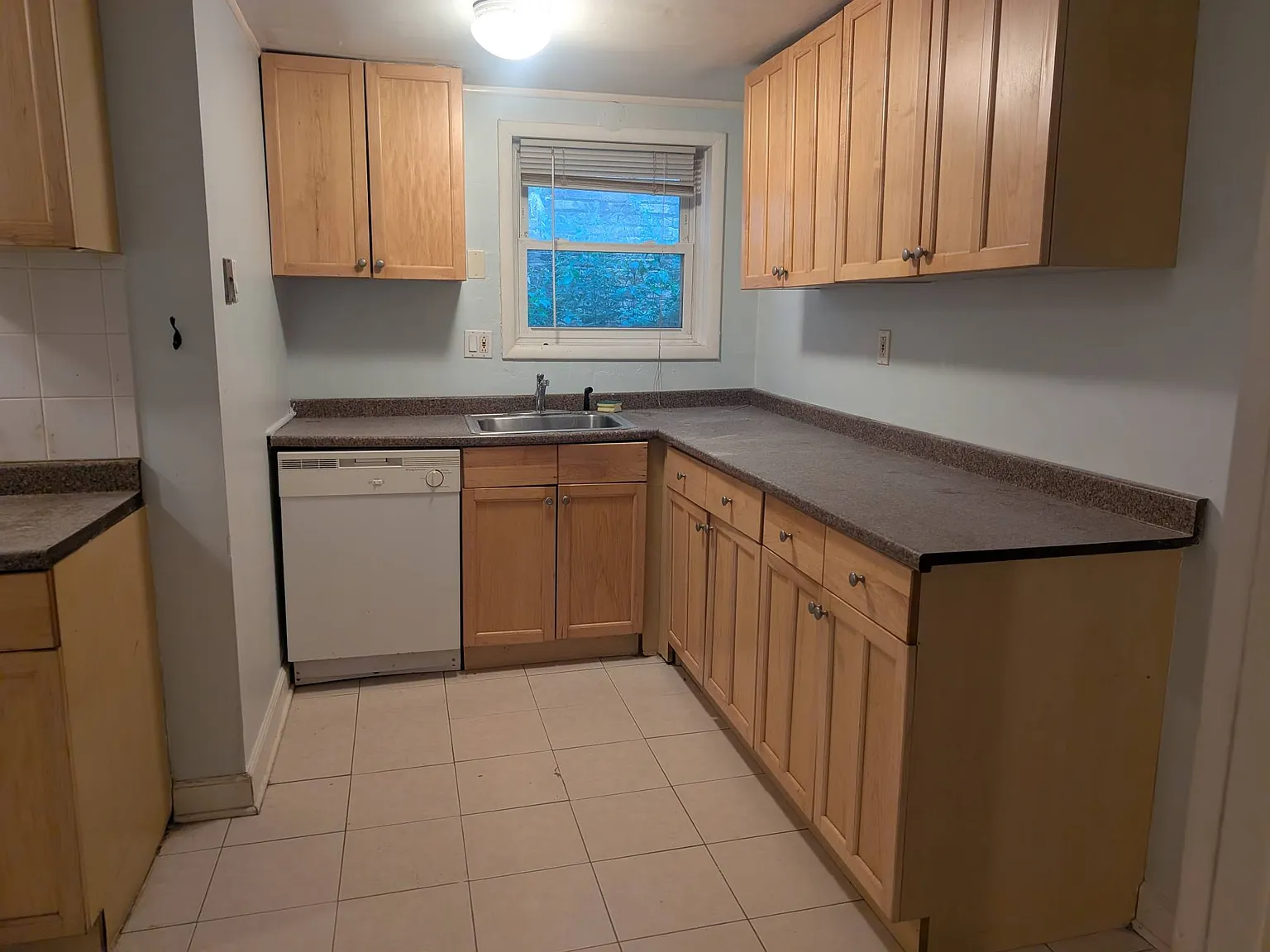 333 Sherman Avenue - Garde... — Photo 4