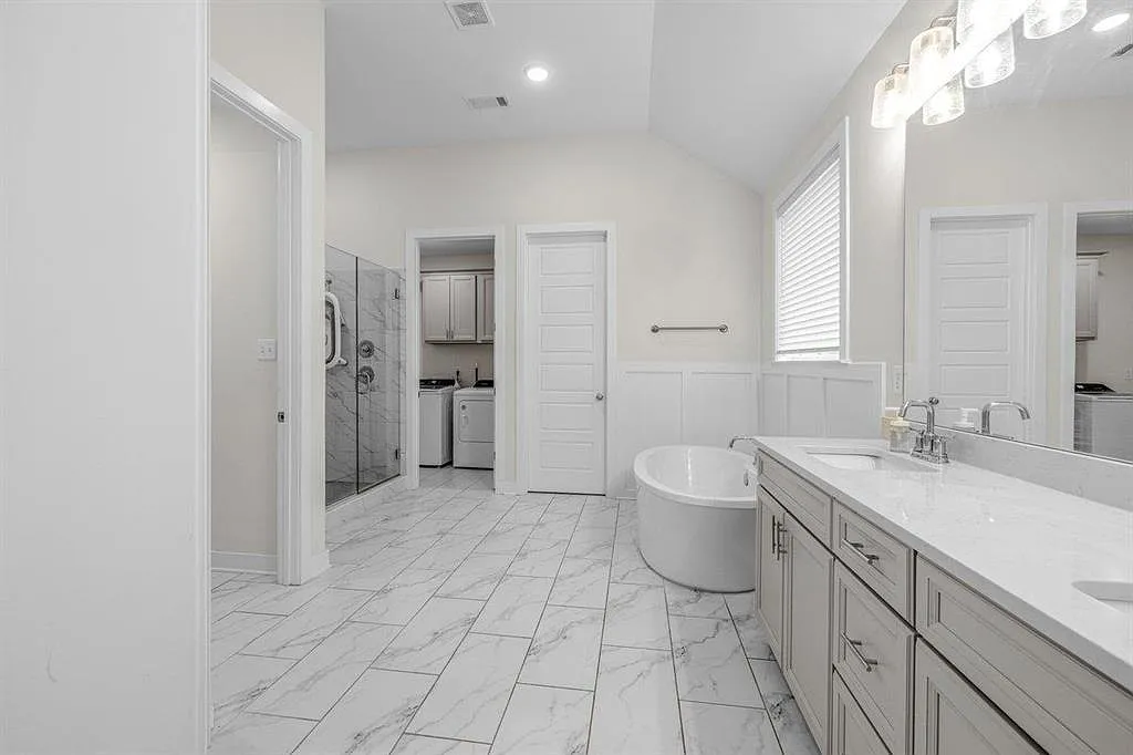 4 bed, 3.0 bath, 3280 sqft, $3,250 — Photo 3