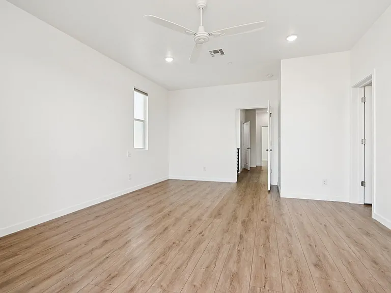St. Moritz Townhomes — Photo 15