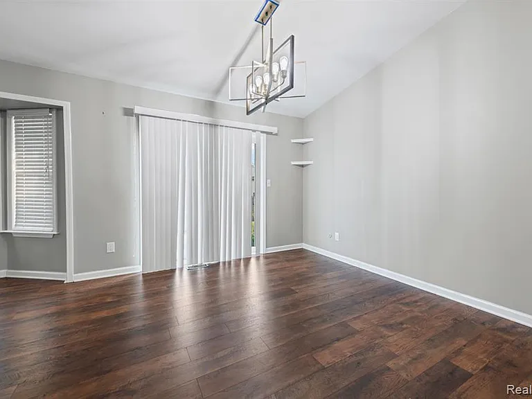 5216 Peekskill Dr — Photo 6