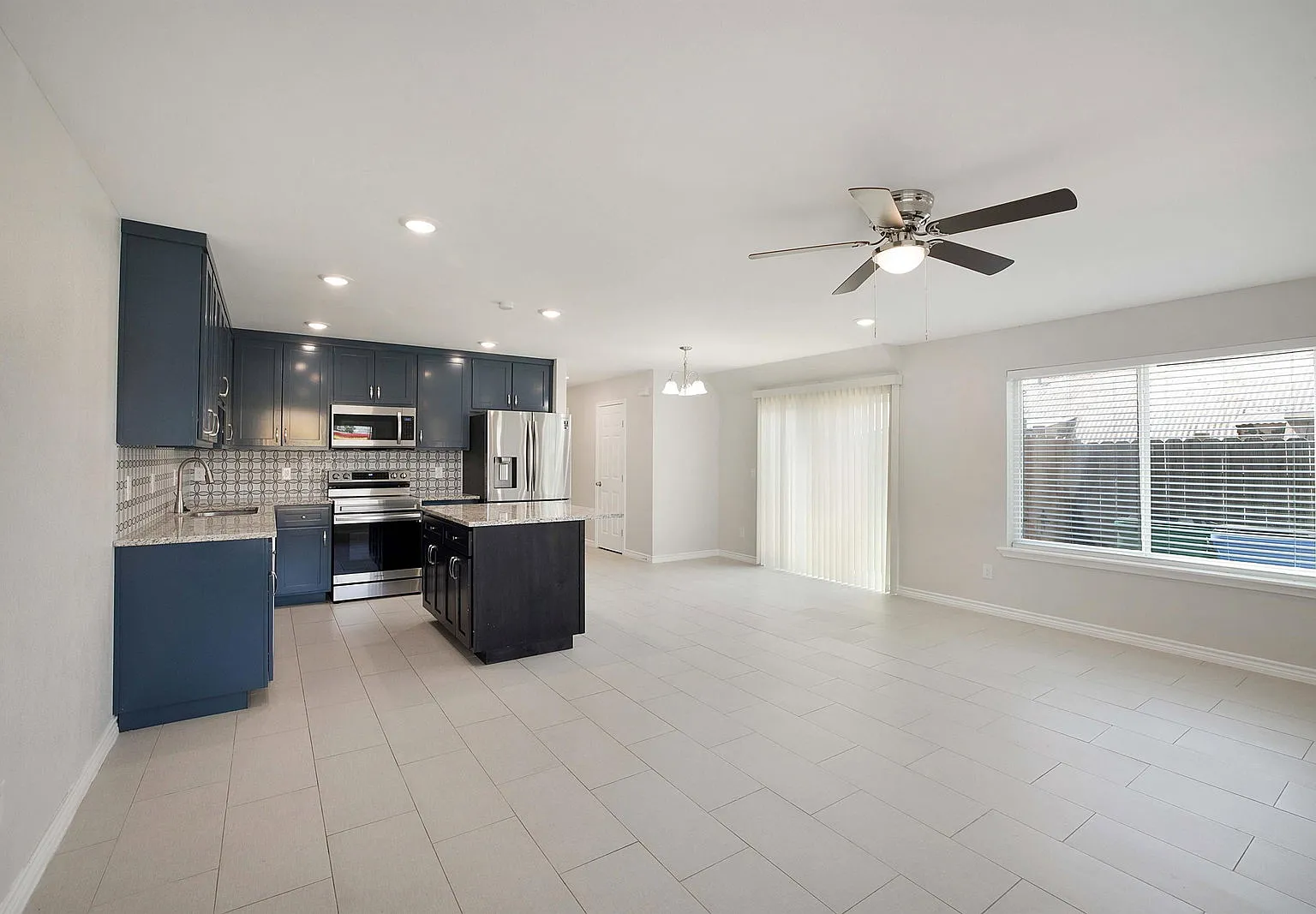 3 bed, 2.5 bath, 1662 sqft, $1,650 — Photo 3