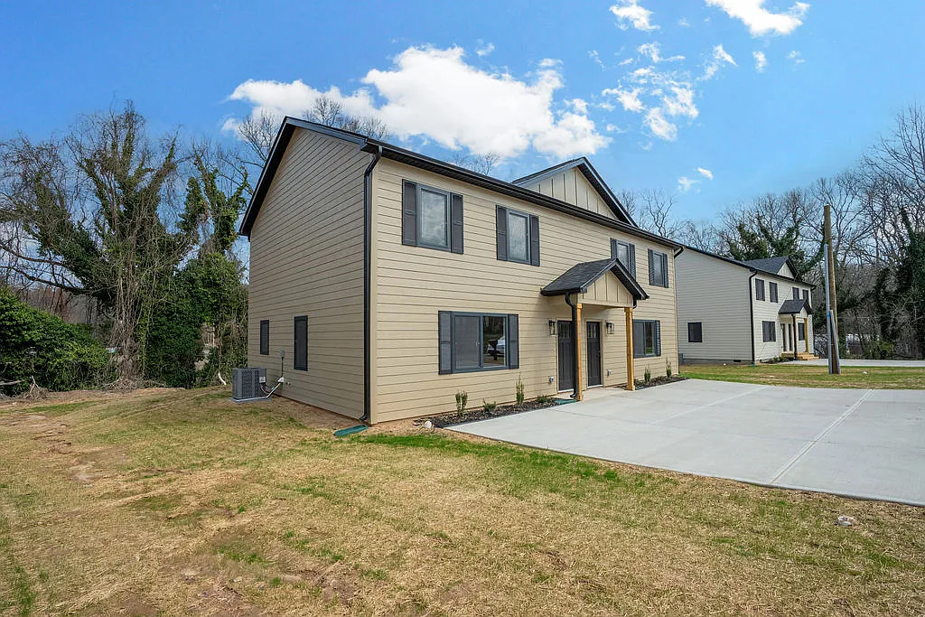 3 bed, 1.5 bath, 1300 sqft, $1,650 — Photo 3