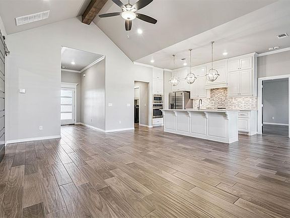 5th image of 3605 Addison Ave