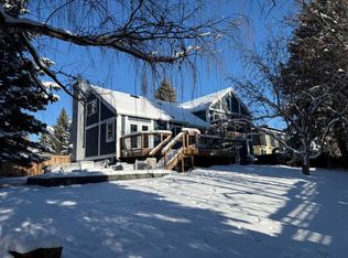 119 N Pump Hill Bay SW, Calgary, AB T2V 4L6