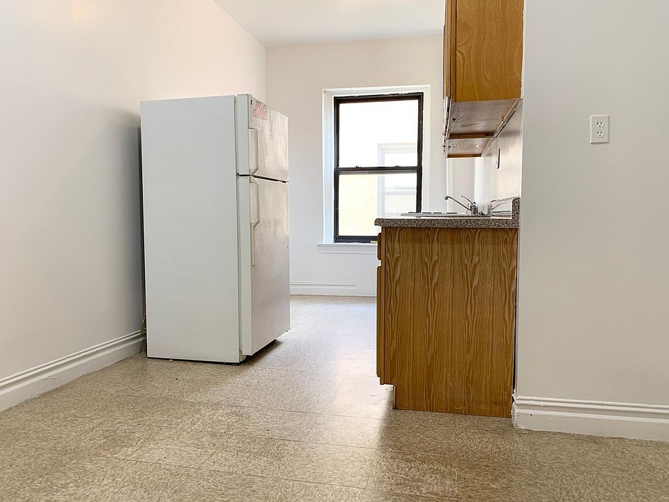 2nd image of 3102 Wilkinson Ave #3X