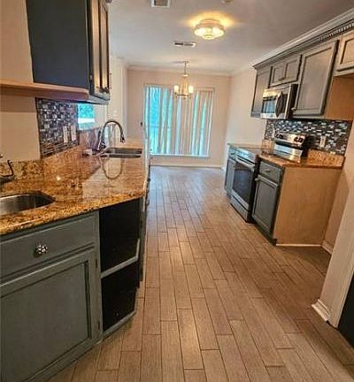 4th image of 1708 English Colony Dr