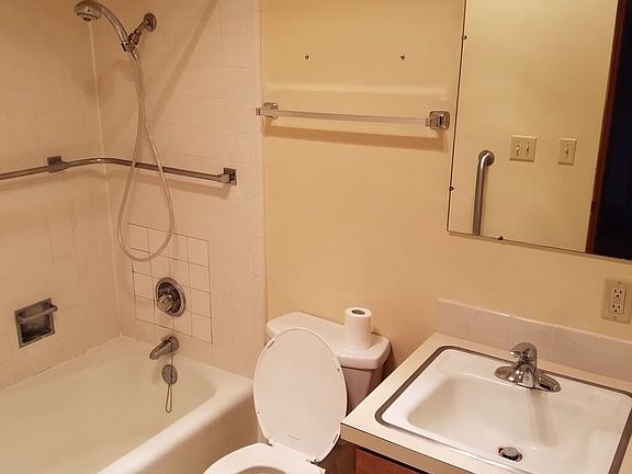 3rd image of 5505 Topaz Ct APT 05