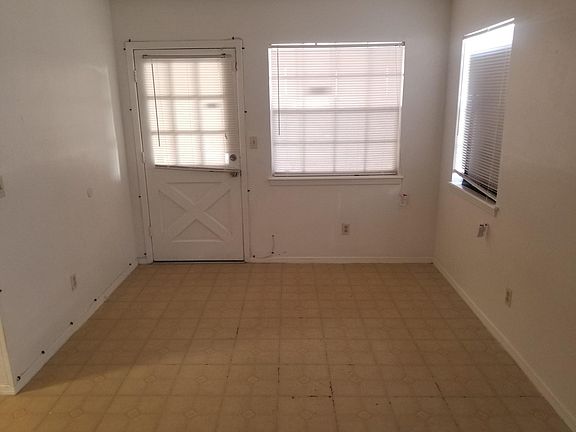 4th image of 202 Moon River Ln