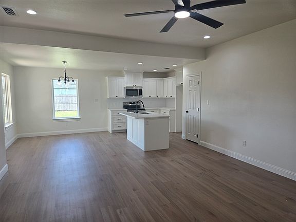 3rd image of 299 Waterloo Dr