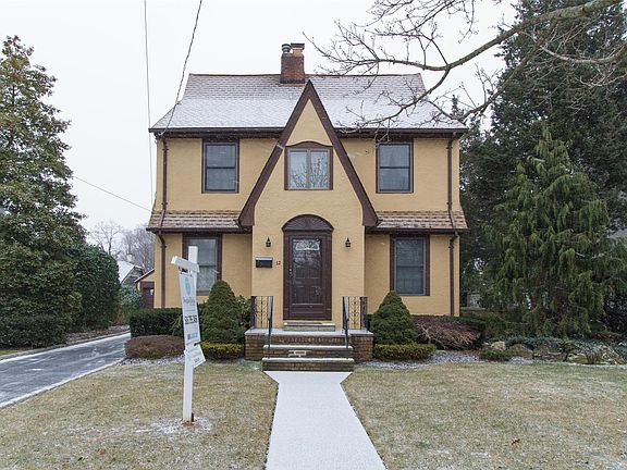 2nd image of 12 Bayview Ave