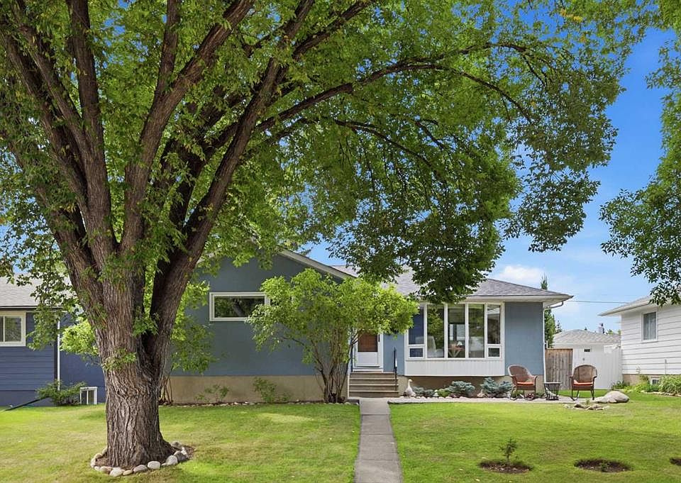 1st image of 23 Winslow Cres SW