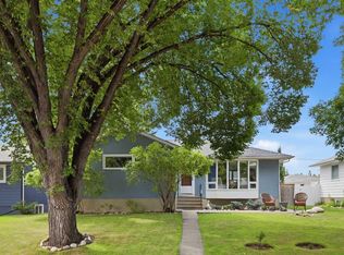 23 Winslow Cres SW, Calgary, AB T3C 2R2