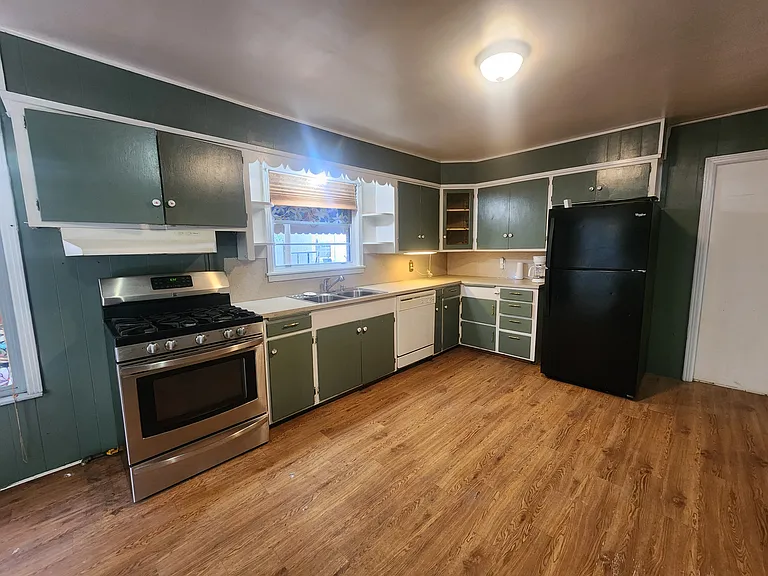 255 S 8th St — Photo 5