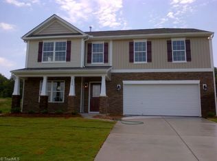 3993 Highland Creek Ct, Pfafftown, NC 27040