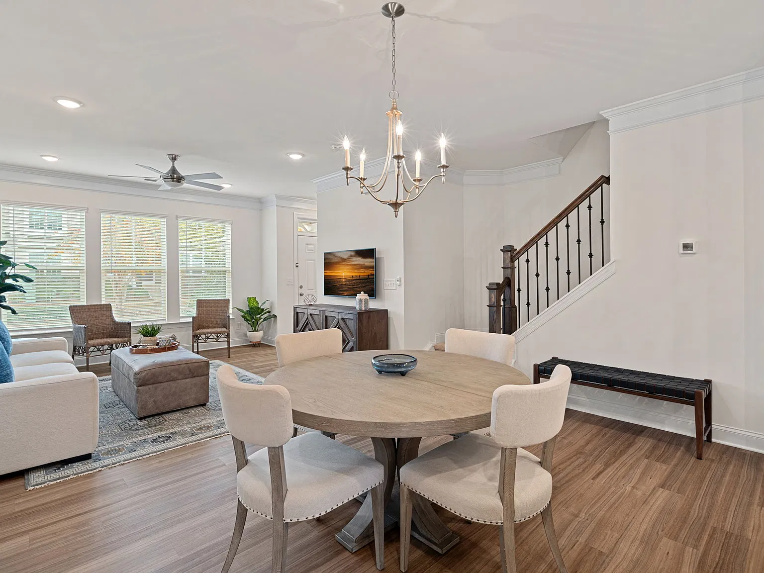 2 bed, 2.5 bath, 1684 sqft, $2,400 — Photo 4