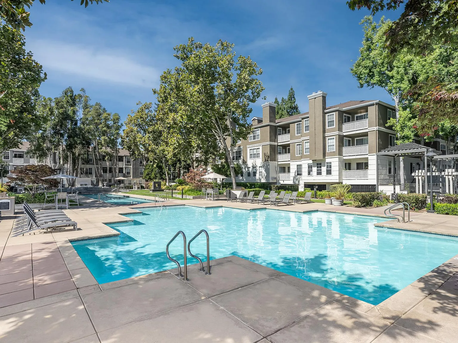 Bella Vista — Photo 1