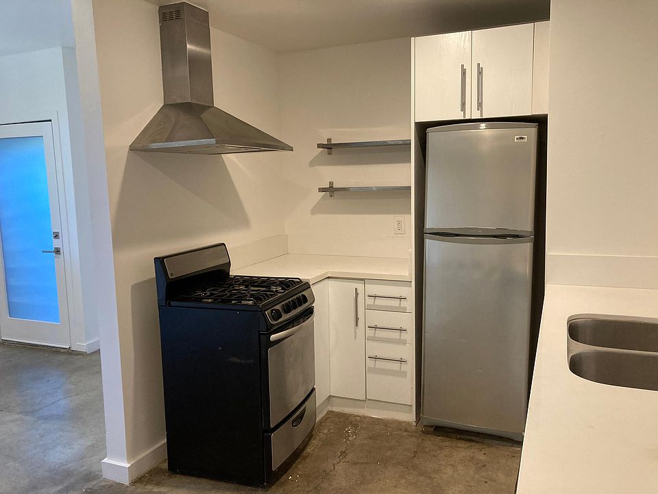 1st image of 2117 W Clinton St