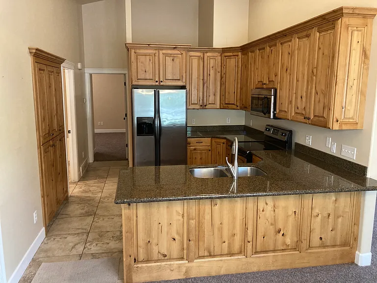 157 W Bamberger Way — Photo 2