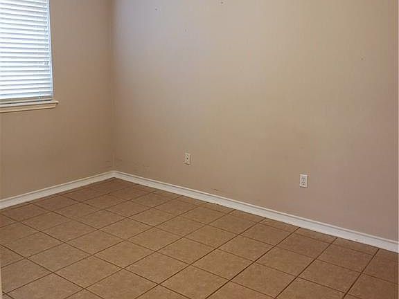 5th image of 1618 W Nelson Ave