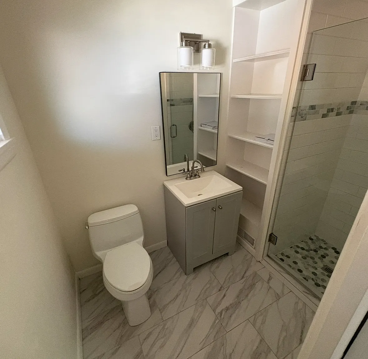 410 Keightley Dr — Photo 2