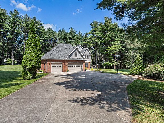 3rd image of 55679 Davis Ln