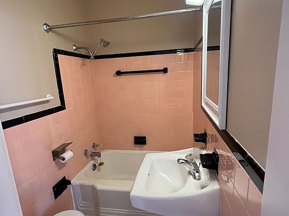 2nd image of 146 W High St APT 6