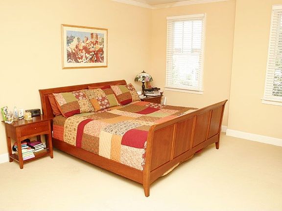 5th image of 606 Lake Harbor Cir