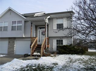 28 Pond View Ct, Iowa City, IA