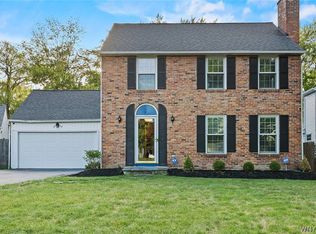 45 Thomas Jefferson Ln, Amherst, NY 14226