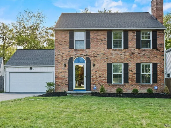 45 Thomas Jefferson Ln, Amherst, NY 14226