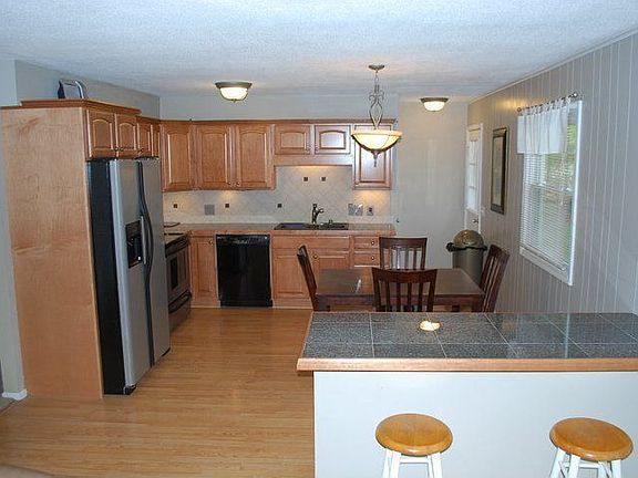 eat in updated kitchen