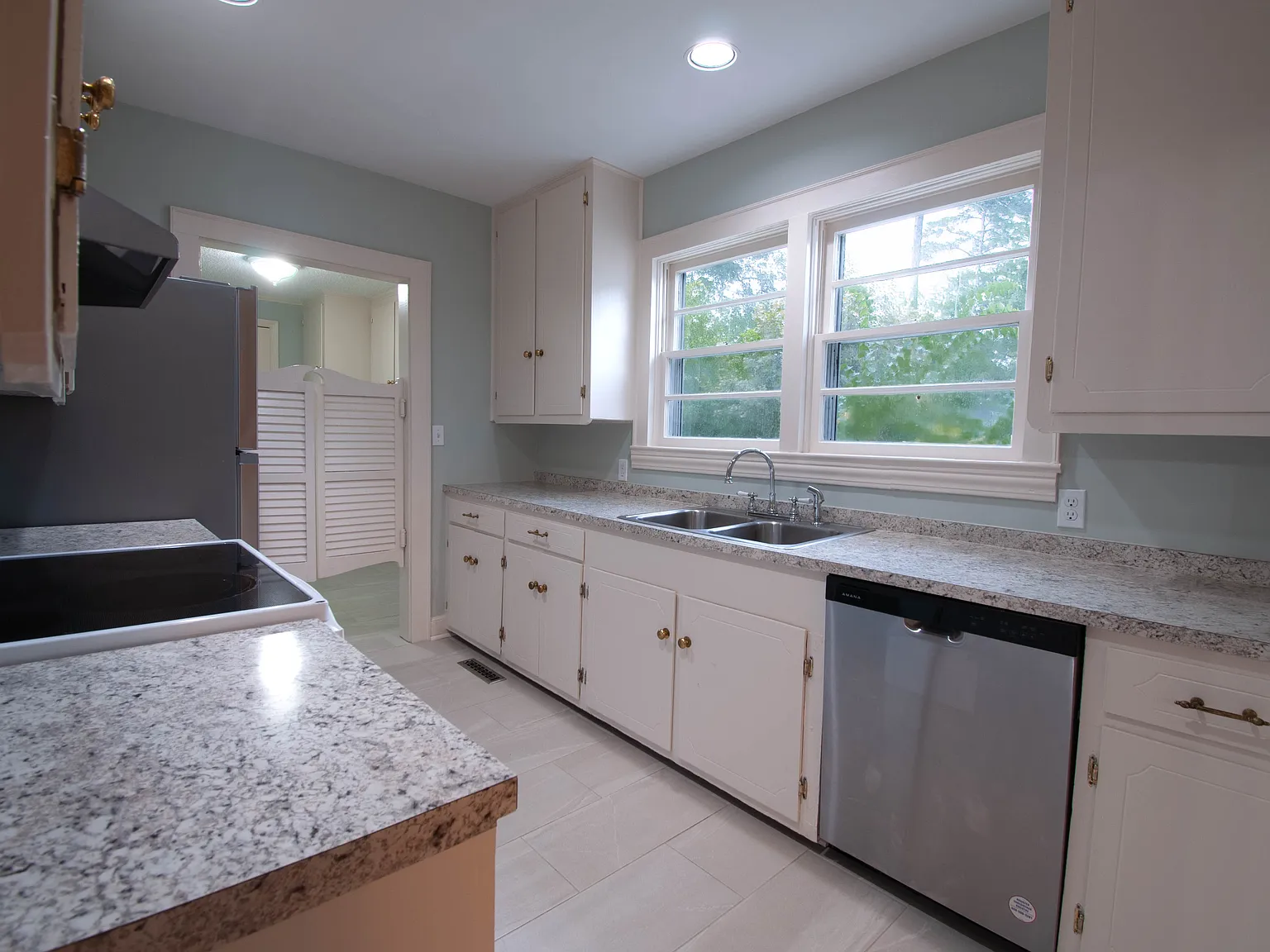 3 bed, 1357 sqft, $1,700 — Photo 4