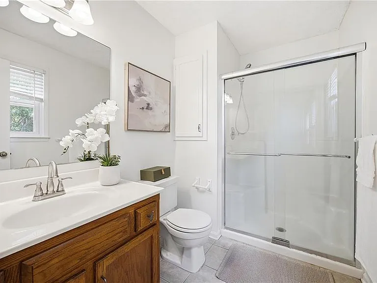 15209 Lamar Ave — Photo 10