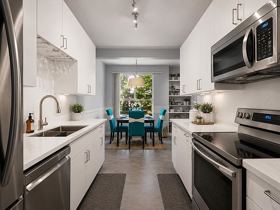 4th image of 14980 101a Ave #109