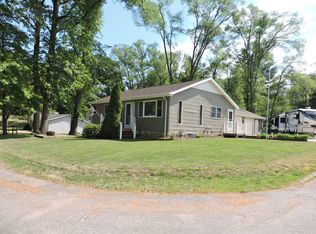 66246 Lakeshore Dr, Dowagiac, MI 49047