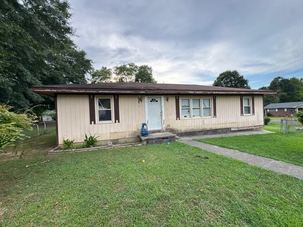 1002 Evaline St, La Fayette, GA 30728