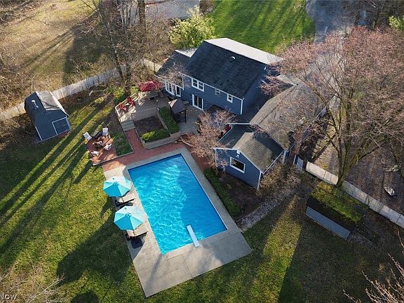 3rd image of 886 Ewing Rd