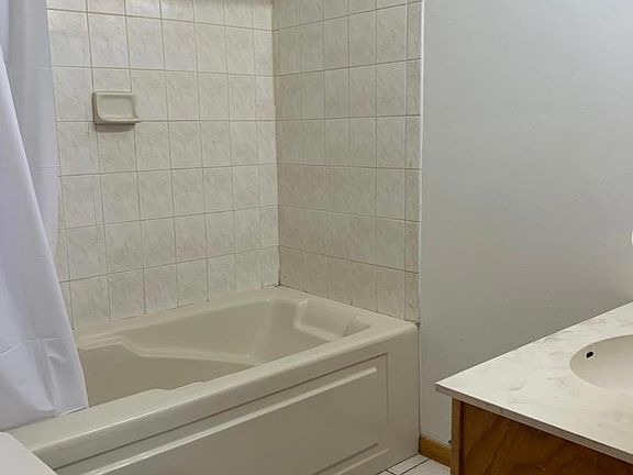 4th image of 2421 S Albany Ave #1