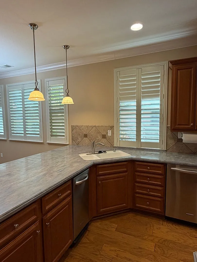 Gorgeous 2 Bedroom In Eskaton Village Roseville - 55+ Only!! — Photo 4