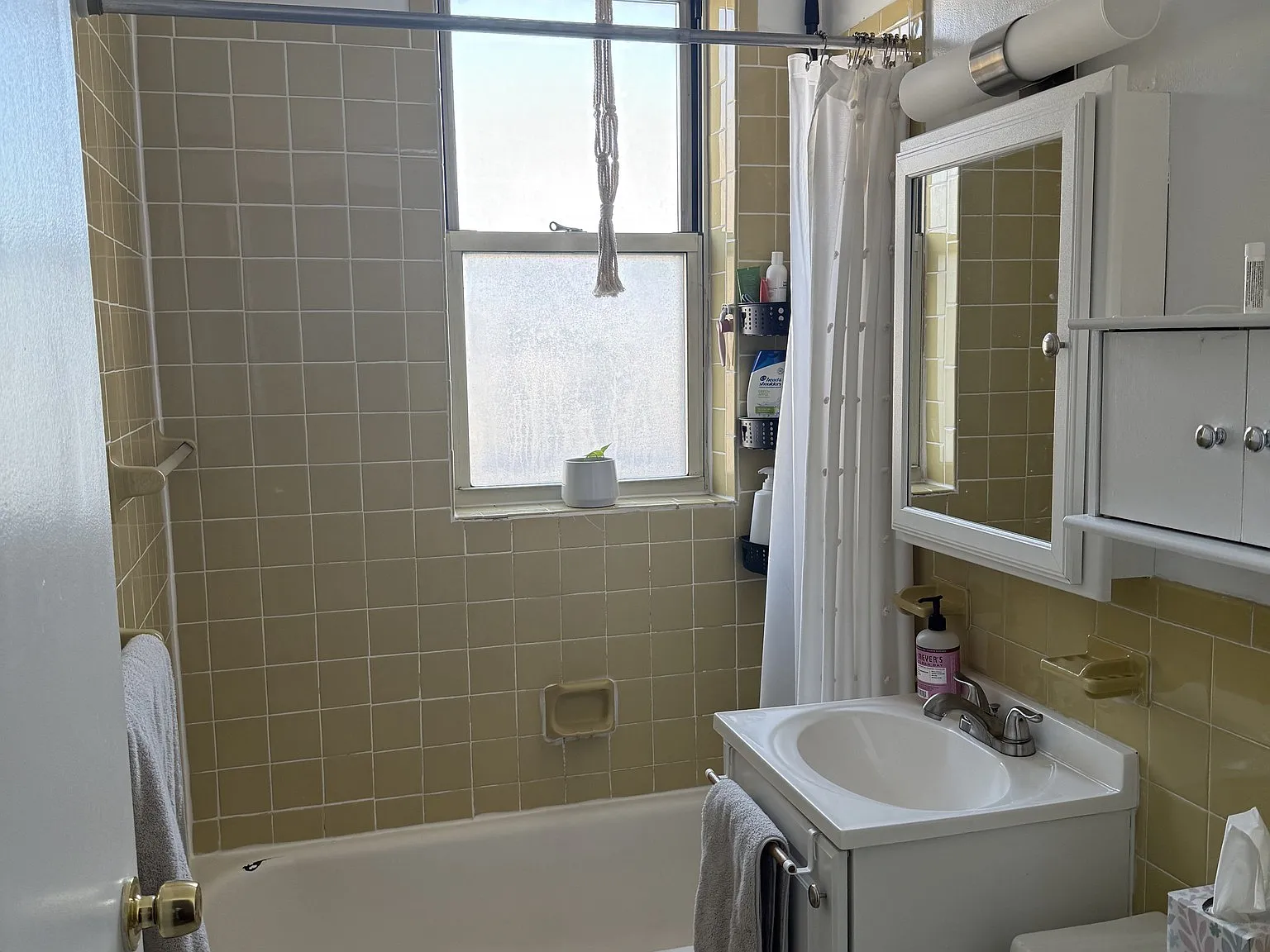 Studio, 1.0 bath, $2,100 — Photo 3