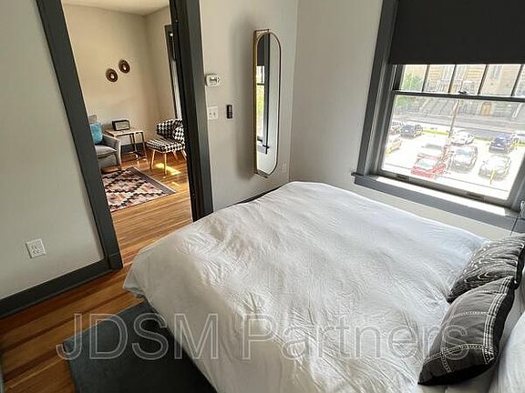 5th image of 630 E 16th Ave #302