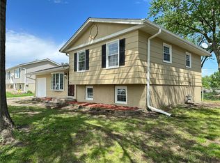 9043 Woodmayr Dr, Norwalk, IA 50211