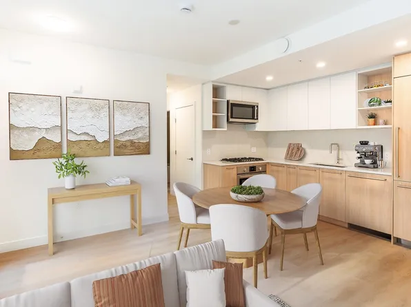 2050 Glenaire Dr #123, North Vancouver, BC V7P 1Y3