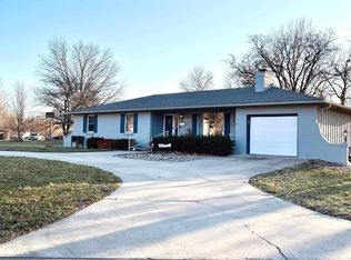 805 Southridge Rd, Osage City, KS 66523